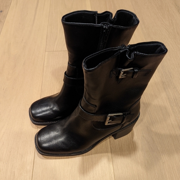 Women's Black Ankle Boots - Picture 11 of 11